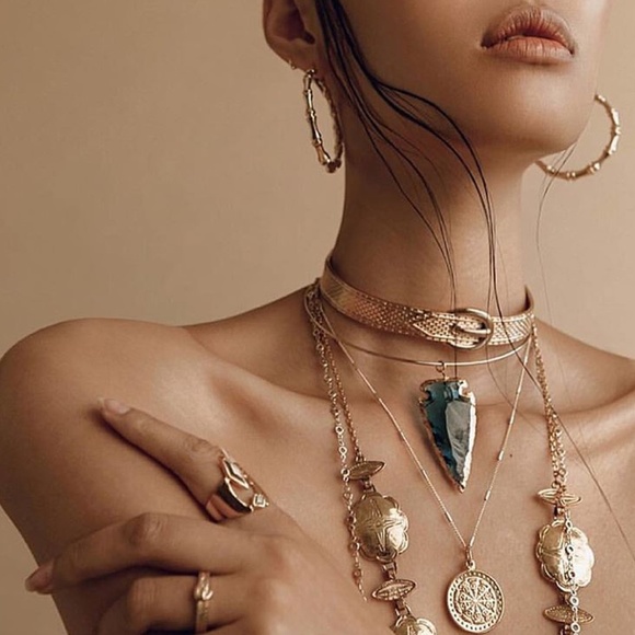 VANESSA MOONEY // queens buckle choker LAST FIRM - Picture 5 of 8